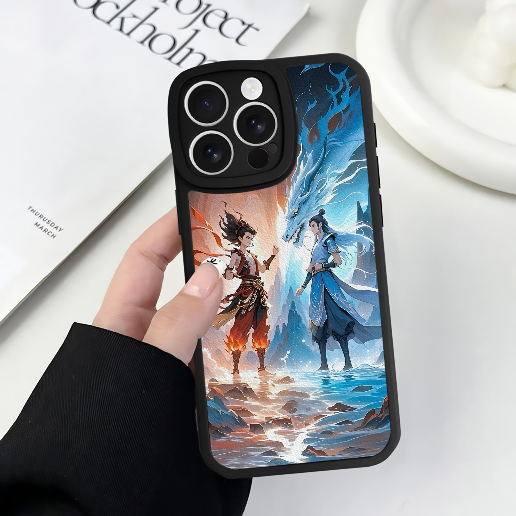 （画像用） Ne Zha 2 ナタ 魔童の大暴れ 【iPhone 16シリーズ対応】シリコンスマホケース（レザー調） 材質：シリコン